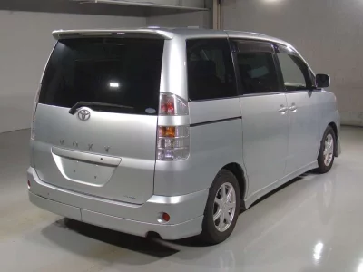 Статистика аукционов Toyota Voxy