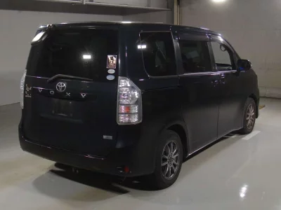 Статистика аукционов Toyota Voxy
