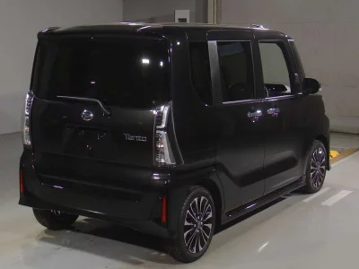 DAIHATSU TANTO 1