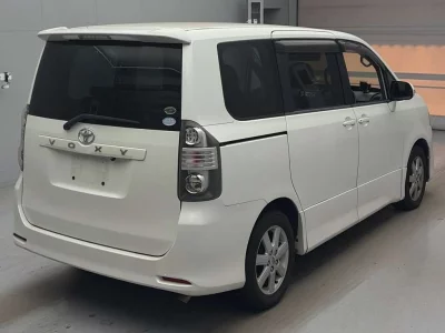 Статистика аукционов Toyota Voxy