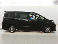 Цена авто Toyota Voxy с аукционов Японии, номер кузова ZWR80W, пробег 229 000, оценка 2
