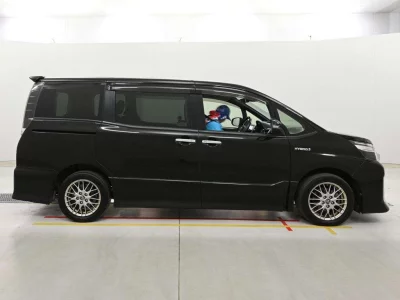 Статистика аукционов Toyota Voxy