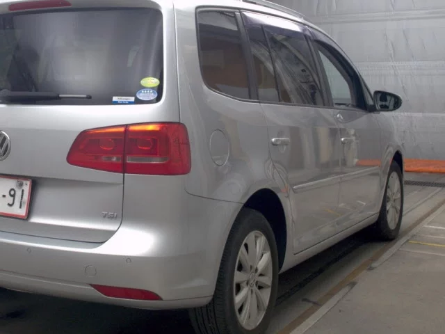 Volkswagen Touran  с аукциона в Японии