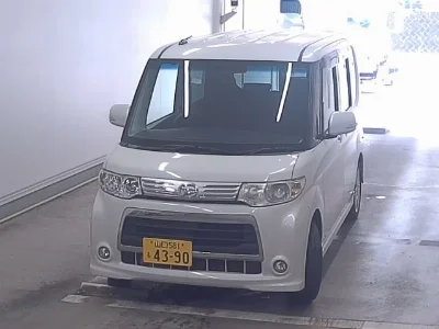 DAIHATSU TANTO 3