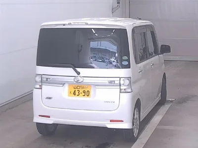 DAIHATSU TANTO 4