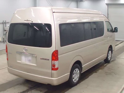 TOYOTA HIACE