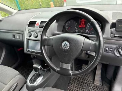 VOLKSWAGEN GOLF TOURAN