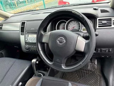 NISSAN TIIDA