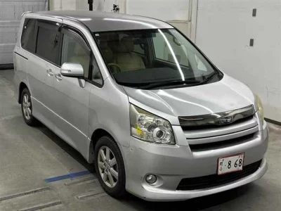 TOYOTA NOAH