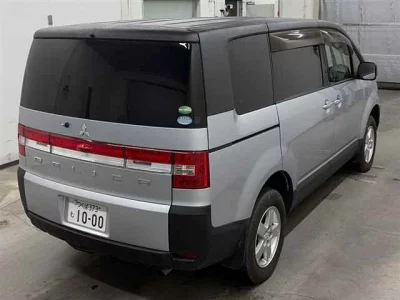 MITSUBISHI DELICA D5
