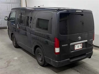 TOYOTA HIACE VAN
