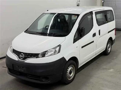 NISSAN NV200 4