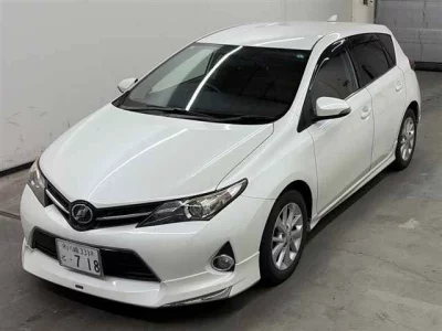 TOYOTA AURIS