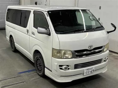 TOYOTA REGIUS VAN