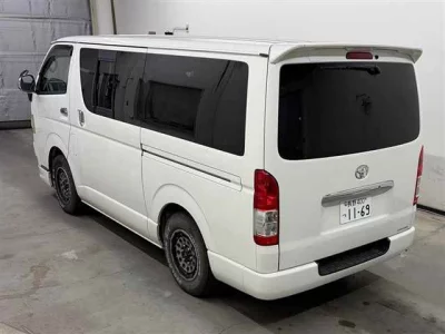 TOYOTA REGIUS VAN