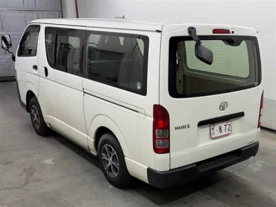 TOYOTA HIACE VAN