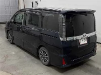 Цена авто Toyota Voxy с аукционов Японии, номер кузова ZRR85W, пробег 192 000, оценка 2