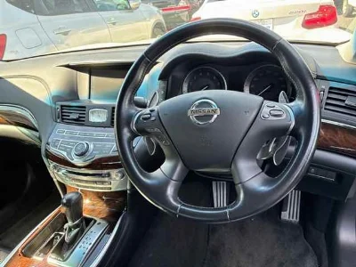 NISSAN FUGA 3