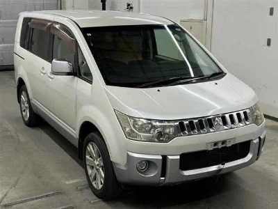 MITSUBISHI DELICA D5