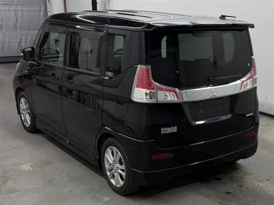 MITSUBISHI DELICA D2