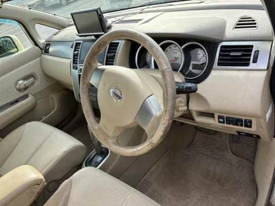 NISSAN TIIDA