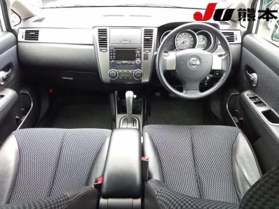 NISSAN TIIDA