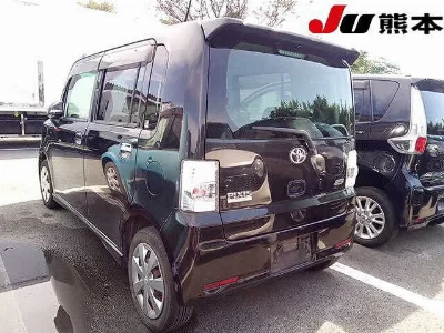 TOYOTA PIXIS SPACE