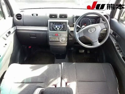 TOYOTA PIXIS SPACE