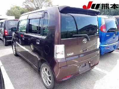 TOYOTA PIXIS SPACE