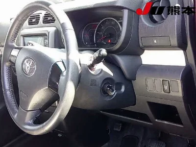 TOYOTA PIXIS SPACE
