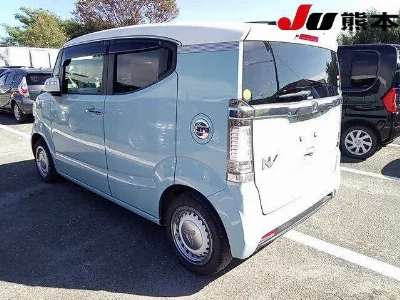 HONDA N BOX SLASH