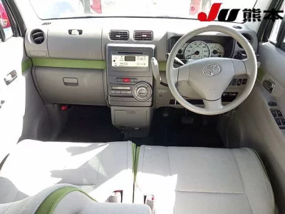 TOYOTA PIXIS SPACE
