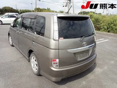 TOYOTA ISIS