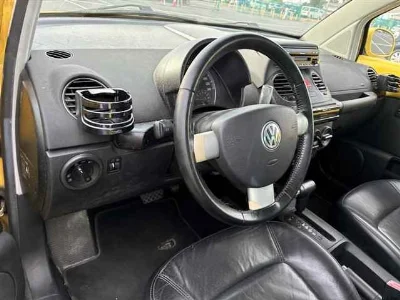 VOLKSWAGEN NEW BEETLE