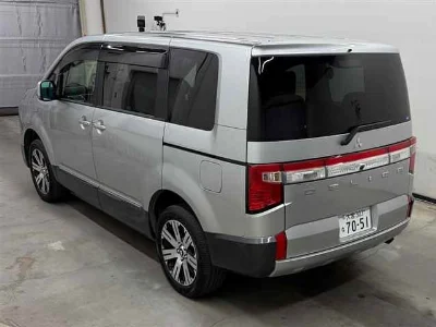 MITSUBISHI DELICA D5