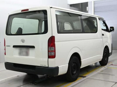 TOYOTA HIACE VAN