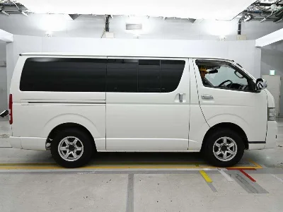 TOYOTA REGIUS VAN