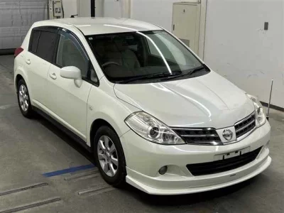 NISSAN TIIDA