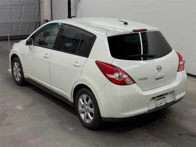 NISSAN TIIDA
