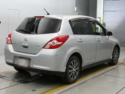 NISSAN TIIDA
