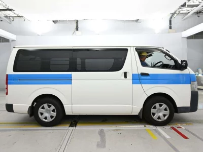 TOYOTA HIACE VAN