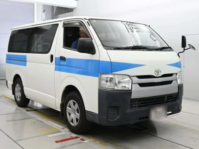 TOYOTA HIACE VAN
