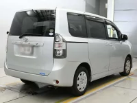 Цена авто Toyota Voxy с аукционов Японии, номер кузова ZRR70G, пробег 102 000, оценка 6