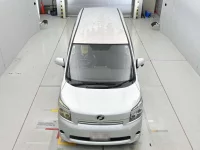 Цена авто Toyota Voxy с аукционов Японии, номер кузова ZRR70G, пробег 102 000, оценка 6