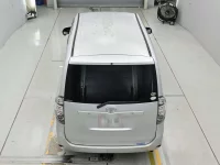 Цена авто Toyota Voxy с аукционов Японии, номер кузова ZRR70G, пробег 102 000, оценка 6