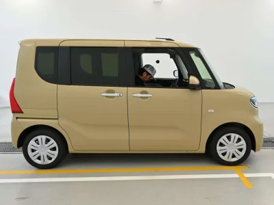 DAIHATSU TANTO 3
