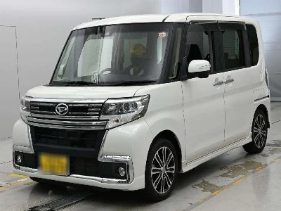 DAIHATSU TANTO 1