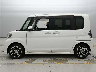 DAIHATSU TANTO 4