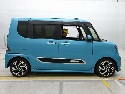 DAIHATSU TANTO 3