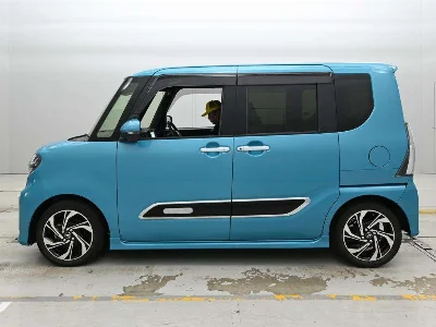 DAIHATSU TANTO 4